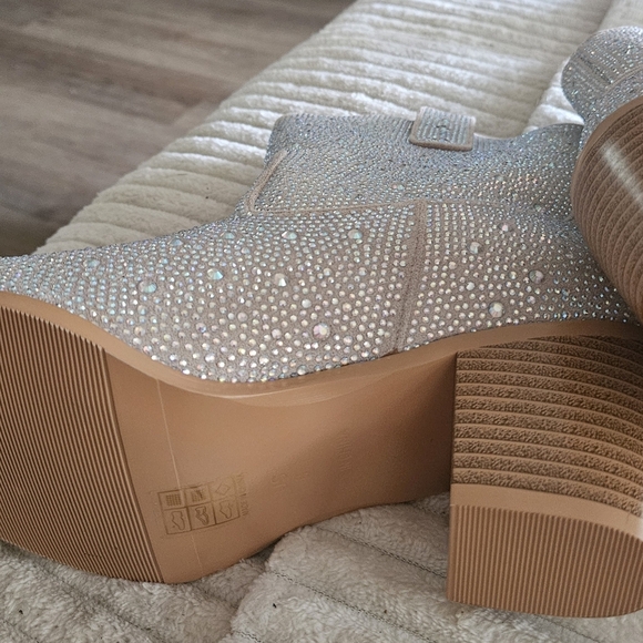 Elegant Rhinestone-Embellished Ankle Boots - Picture 3 of 9